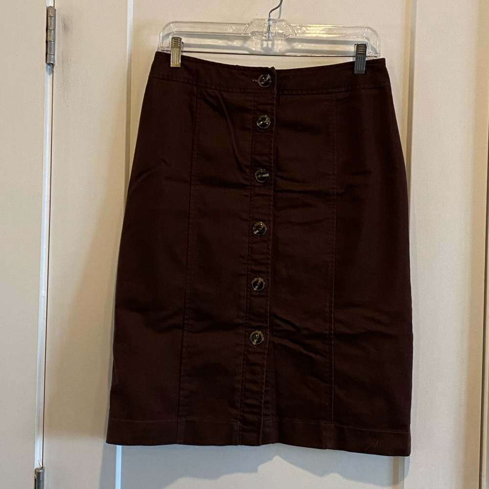 Dark brown button down front skirt.  Great for many occasions!  Pantology Size 8